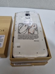 NEW 4G 16GB SAMSUNG GALAXY S5 SM-G900F White