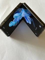 Samsung Galaxy Z Flip4 128GB Black – Carrier Unlocked