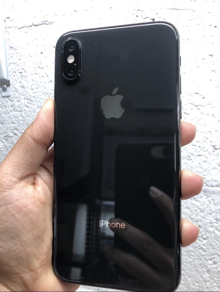 Apple iPhone XS – 64GB – Space Gray (Unlocked) A1920 (CDMA + GSM)