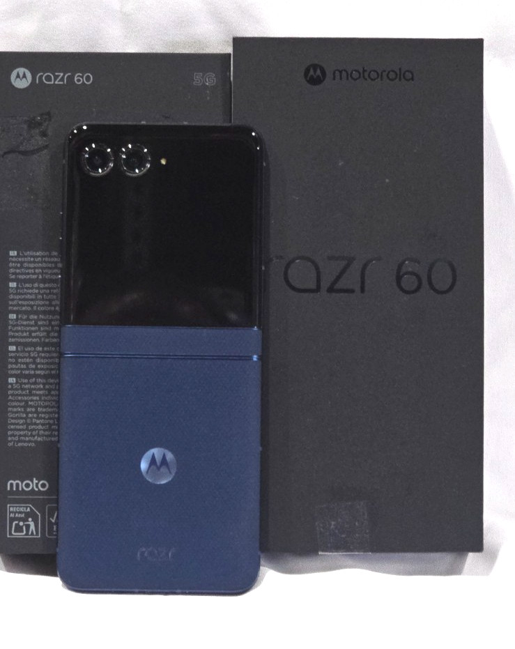 Motorola Razr 60 XT2553-1 256GB 8GB Unlocked Blue
