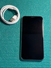 Apple iPhone X – 64GB – Silver (Unlocked) A1865 (CDMA + GSM)