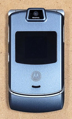 Motorola RAZR / Razor V3c – Gray ( Verizon ) Flip Cell Phone – Boxed with Games