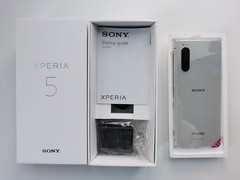 Sony Xperia 5 – 64 GB – (Unlocked) 12MP 6.1″ Smartphone Japanese version