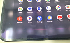 Google Pixel 9 Pro Fold 5G 256GB GGH2X Obsidian Black Unlocked Line in Screen
