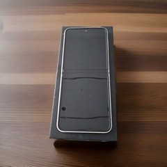 Samsung Galaxy Z Flip6 – 256 GB – White (Unlocked)