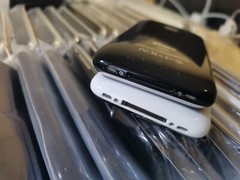 Original Apple iPhone 3nd 3GS – 8/16/32GB – Black /white (Unlocked) ( GSM) IOS 6