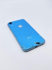Apple iPhone XR 6.1″ A1984 64GB Blue Unlocked – No Power & Cracked
