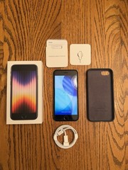 iPhone SE 3rd Gen 64GB Midnight Unlocked W/ Accessories