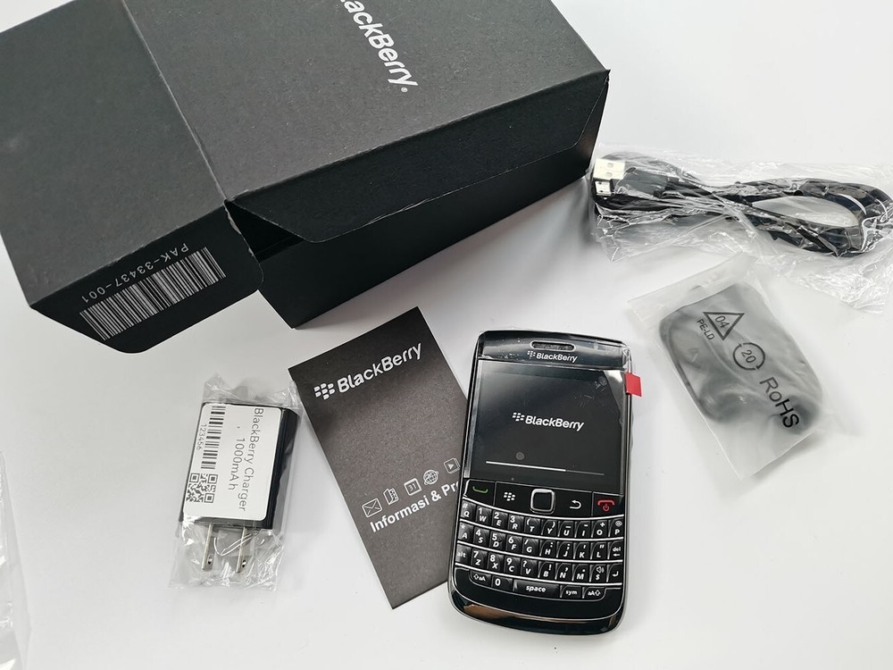 BlackBerry Bold 9780 – 512 MB – 3G 5MP microSDHC GPS Black/White (Unlocked) z8