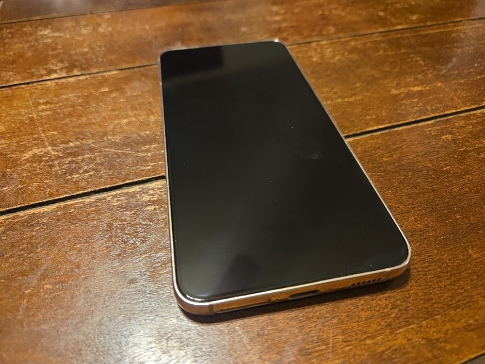 Samsung Galaxy S22 – 128 GB – Pink Gold
