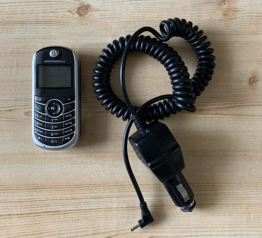 Motorola C series C139 – Black and Silver ( TracFone ) Cellular Phone