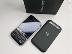 BlackBerry Classic Q20 Unlocked 16GB Keyboard Smartphone