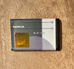 Nokia Classic 2330c-2b 2330 Black and Silver Phone Cell Mobile w/ BL-4C Battery