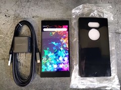 Near-Mint AT&T Razer Phone 2 – 64GB – 8GB RAM – 120Hz LCD – 2.8Ghz CPU – Mirror