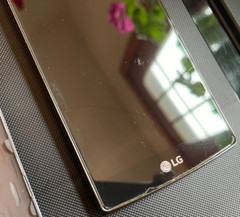 LG G4 H811 Metallic Gray (Unlocked) Smartphone – Cracked Screen – Won’t Turn On
