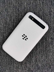 BlackBerry Classic Q20 (SQC100-4) Smart phone 16GB Unlocked GSM 4G LTE Keyboard