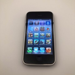 Jailbroken Apple iPhone 3GS – 16GB – Loaded With Games, Minecraft