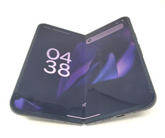 Google Pixel 9 Pro Fold 5G 256GB GGH2X Obsidian Black Unlocked Line in Screen