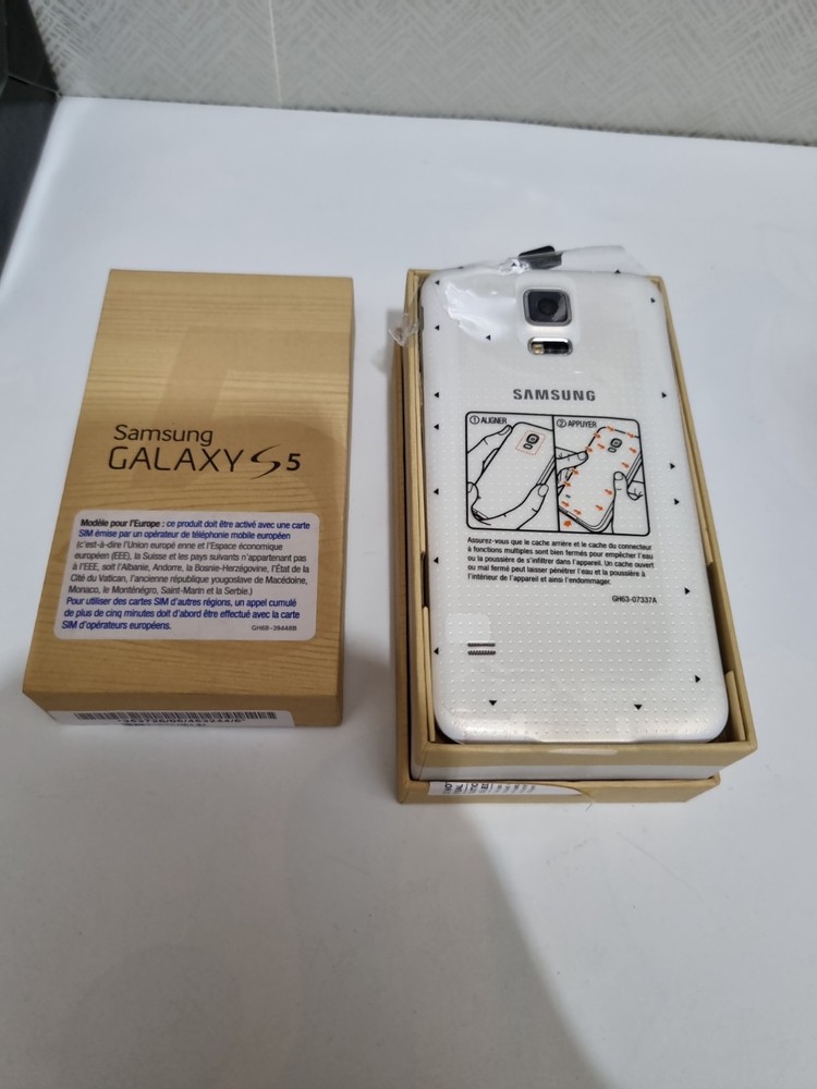 NEW 4G 16GB SAMSUNG GALAXY S5 SM-G900F White
