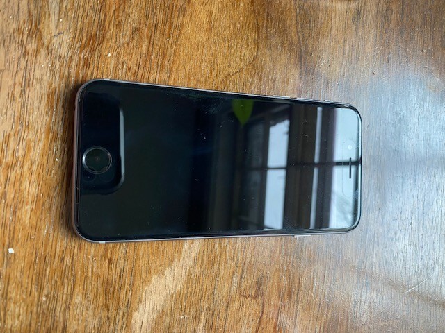 Apple iPhone 5s – 32GB – Space Gray (Unlocked) A1453 (CDMA + GSM)