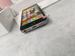 Very New Apple iPhone SE 1st Gen 128GB – Space Gray (Unlocked) With Box