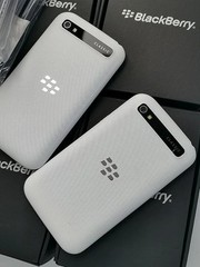 BlackBerry Classic Q20 SQC100-4 Unlocked 4G LTE Retro 16GB QWERTY Smartphone