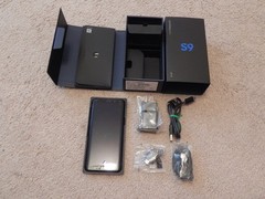 Samsung Galaxy S9 SM-G960U 64GB Black in Original Box Damages for Parts
