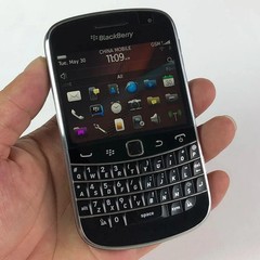 BlackBerry Bold 9900 – 8GB 3G Black / White (Unlocked) Smartphone Free Shipping
