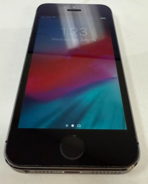 Apple iPhone 5S 16GB Space Gray A1533 Unlocked Smartphone Fully Functional
