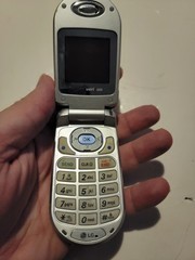 448.LG VX-3200 Very Rare – For Collectors – No Sim Card Untested For Parts