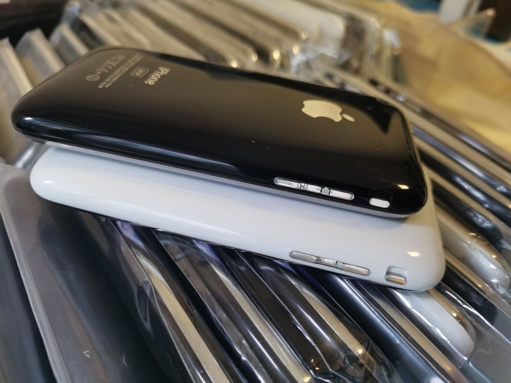 full working Unlocked Original Apple iPhone 3G – 16GB – white black (GSM) IOS3