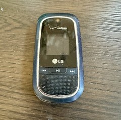 LG VX8360 Blue Flip Phone (Verizon) Untested