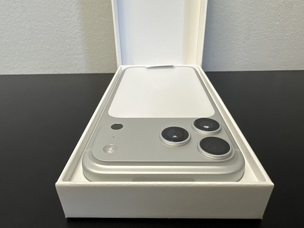 New Apple iPhone 17 Pro 512GB Silver (Verizon ONLY) 1-Yr Apple Warranty