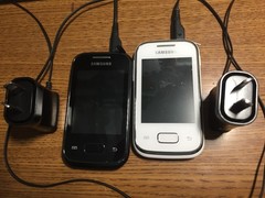 2 X SAMSUNG GALAXY GT-S5300 WHITE AND BLACK WITH AUSTRALIA CHARGERS FOR PARTS