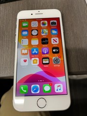 Apple iPhone 8 64GB – White MQ732LL/A with original box cord/earbuds Verizon