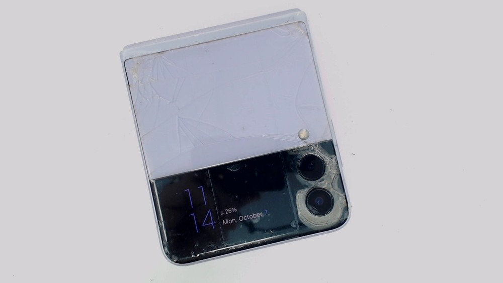 Samsung Galaxy Z Flip3 5G SM-F711U1 (Purple 256GB 8GB) Unlocked CRACKED