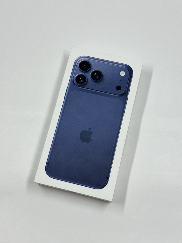 Apple iPhone 17 Pro Max 256GB Deep Blue (AT&T) – WiFi/Parts Only, Excellent