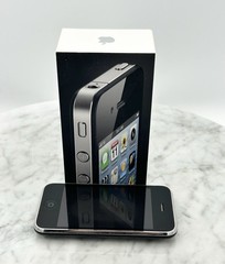 Iphone 4 a1332 With Original Box For Parts/Repair