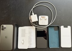 Apple iPhone 11 Pro 64GB A2160 Midnight Green. Unlocked Smartphone. A+
