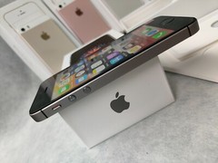 Very New Apple iPhone SE 1st Gen 128GB – Space Gray (Unlocked) With Box