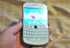 BlackBerry Bold 9900 8GB -(WHITE) + (Unlocked)+ ON SALE~ LAST 2 ！！