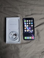 Apple iPhone XR 64GB – Black 6.1″ Retina Display (Carrier US Tracfone Only)