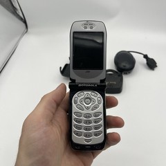 Motorola i930 – Silver and Black Flip Phone (nextel)