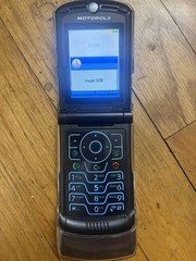 Motorola RAZR V3xx – Black (AT&T) Flip Cell Phone – USED IN VERY GOOD CONDITION
