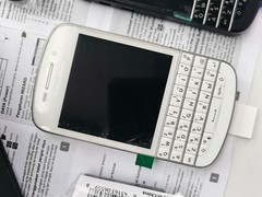 BlackBerry Q10 (UNLOCKED) 16GB Black / White QWERTY Smartphone Good Deal SALE