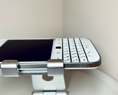 BLACKBERRY CLASSIC Q20 (UNLOCKED)+ (WHITE/ black COLOR) !! GOOD DEAL !!!
