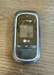 LG VX8360 Blue Flip Phone (Verizon) Untested
