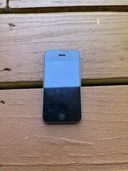 Apple iPhone 4 Model A1332 Black For Parts/Repair as-is for salvage/disassembly