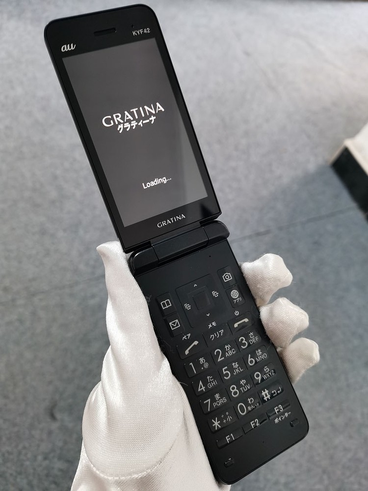Kyocera Gratina KYF42 Unlocked 8 GB 3.4″ TFT Flip phone