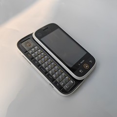 Motorola MB200 512MB Unlocked slider phone 3G Good Quality
